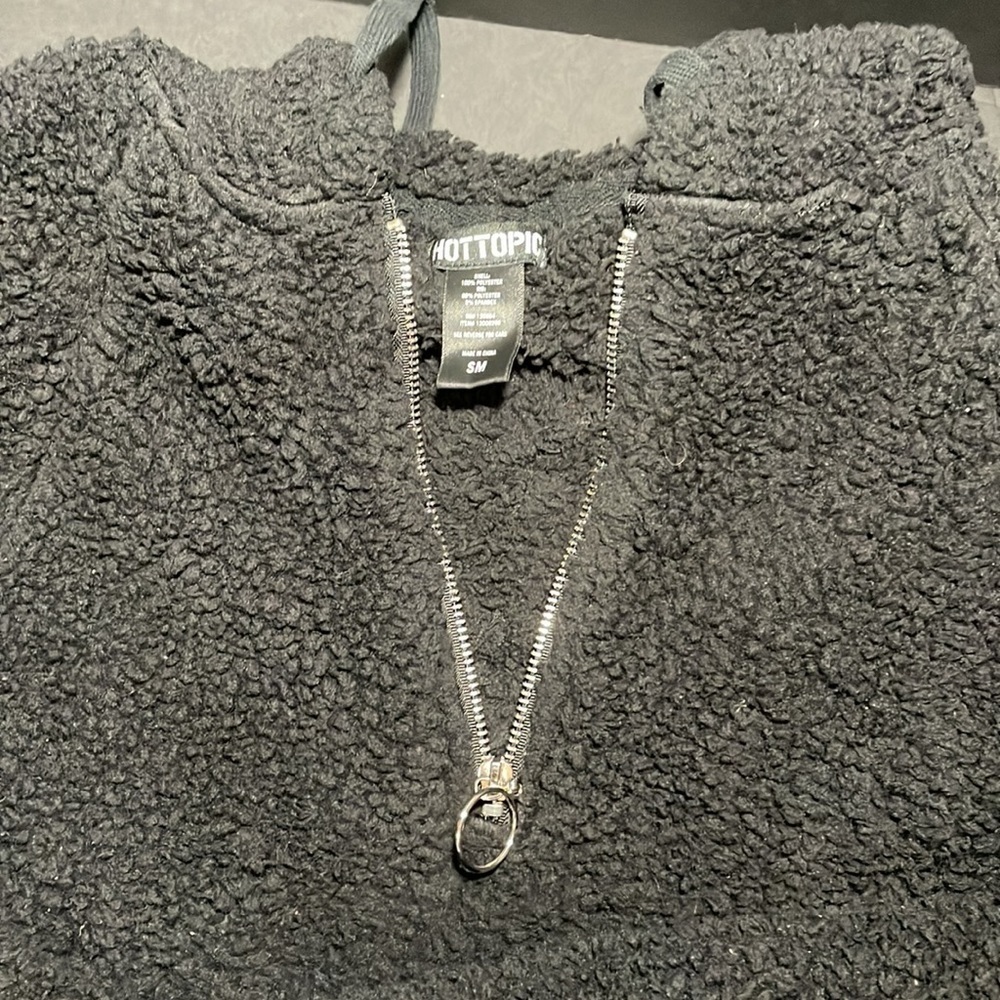 HOT TOPIC crop top long sleeve fleece pullover hoodie in women’s size small - Picture 5 of 6